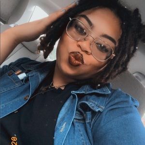 Meet your Posher, Alexis